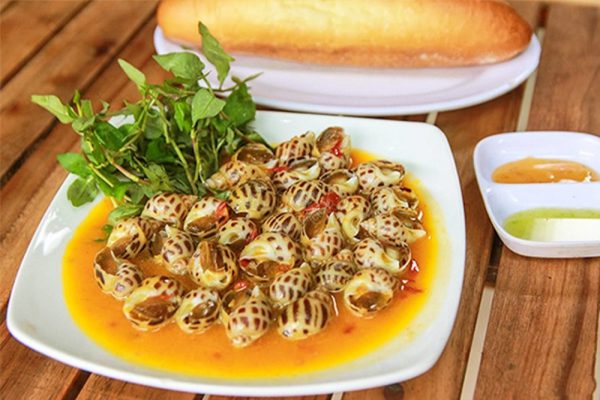 Món ốc hương xào trứng muối thơm nức mũi