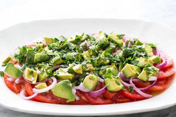 Món Salad bơ cà chua vừa ngon vừa giúp giảm cân