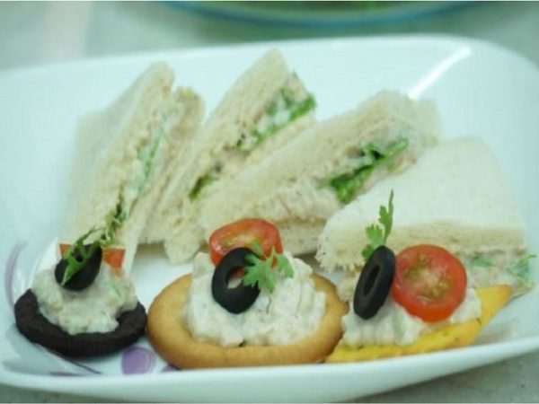 Món sandwich cá ngừ đơn giản cho bữa sáng