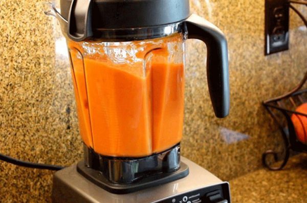 Cho các nguyên liệu vào máy xay nhuyễn