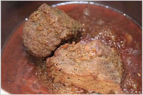 Tiến hành nấu thịt bung