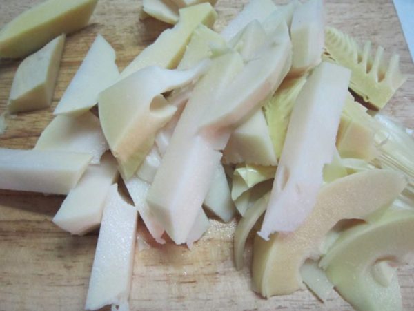 Sơ chế phần măng tươi