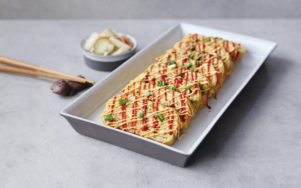 Món trứng cuộn cơm rau củ chiên giòn lạ miệng