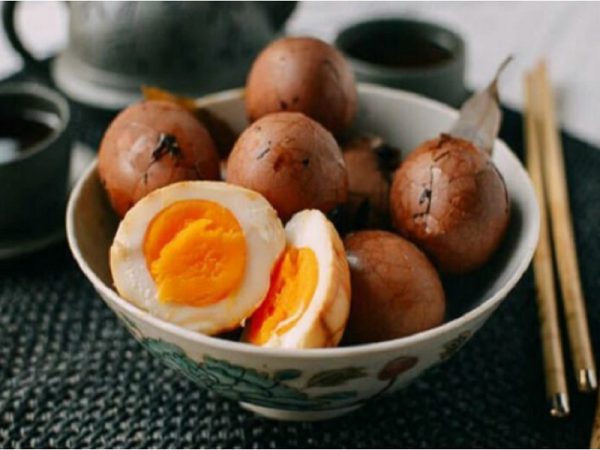 Món trứng ngâm trà độc đáo của người Hoa