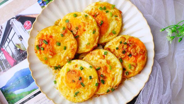 Trứng ốp sốt chua ngọt ngon lạ miệng