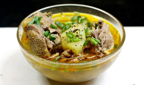 Món vịt om dứa chua ngọt ngon đậm đà đưa cơm