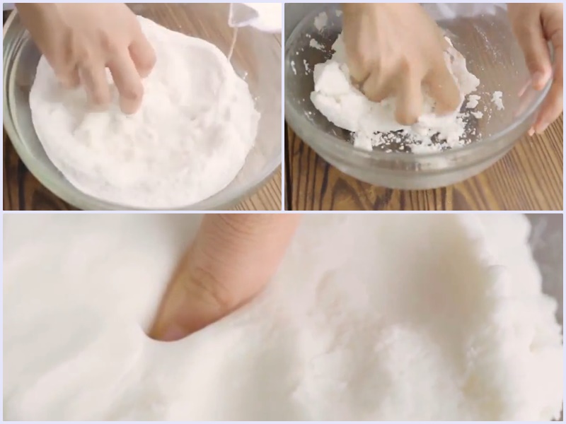 Cho bột vào tô nhào thành khối dẻo mịn