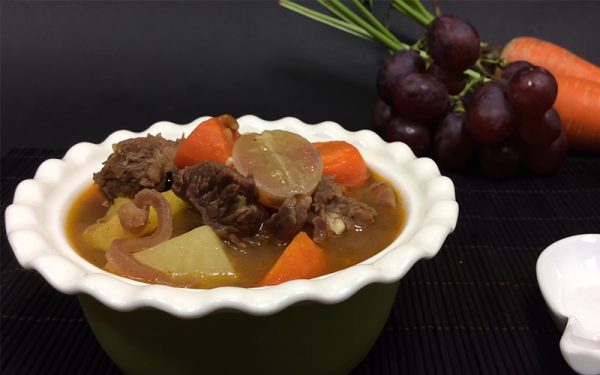 Món bò hầm trái cây lạ miệng mà ngon tuyệt