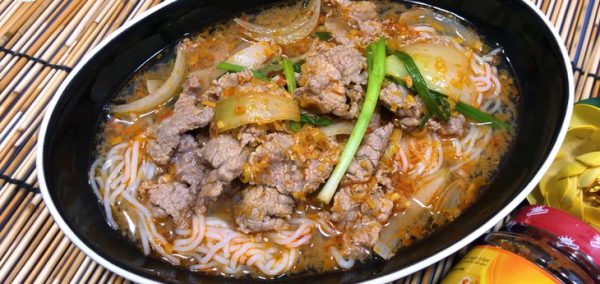 Thưởng thức bò nhúng ớt