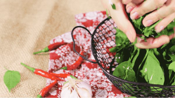 Lá giang vò nhẹ cho dập