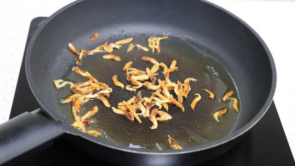 Xào tôm khô