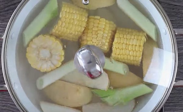 Hầm bắp mỹ và lê