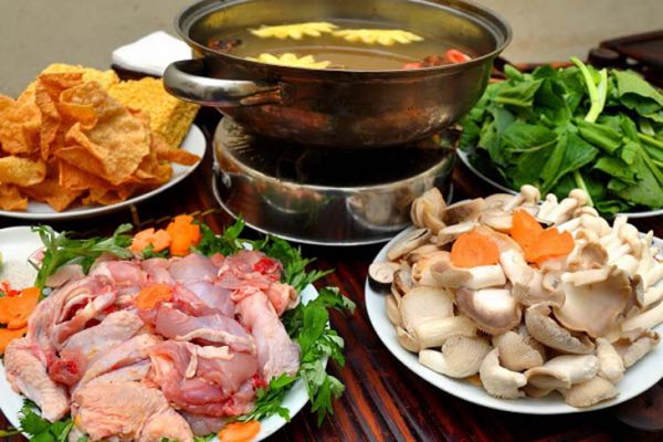 Món lẩu gà ngải cứu bổ dưỡng giúp giải ngán