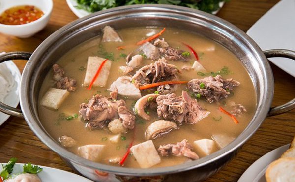 Món lẩu vịt nước dừa thơm ngon chuẩn vị