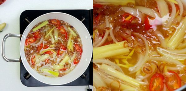 Cho các nguyên liệu vào nồi giấm