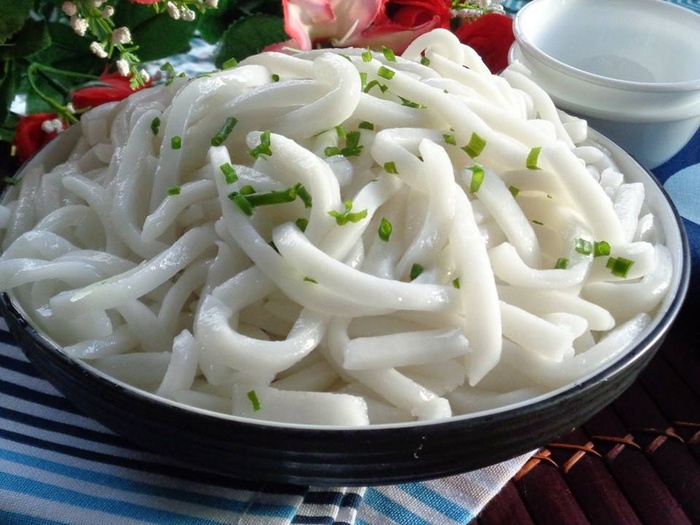 Làm bánh canh bột gạo