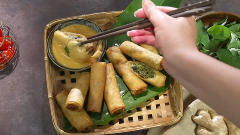 Món chả giò hàu giòn rụm vừa ngon vừa lạ miệng