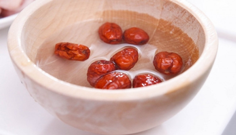 Ngâm tào trong nước sạch cho táo nở