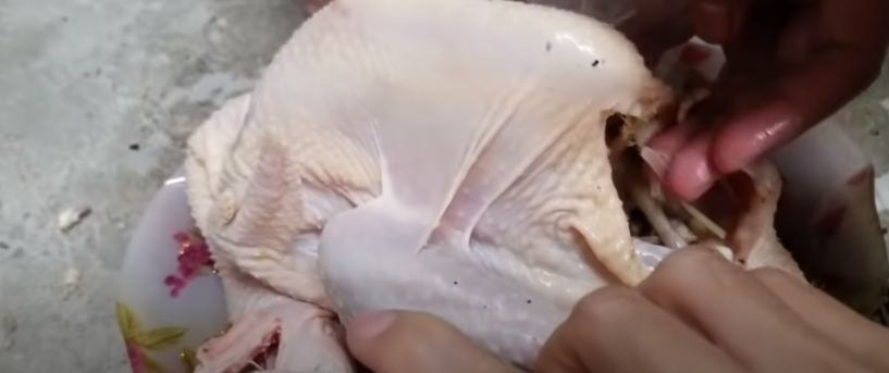 Ướp gà cùng các gia vị