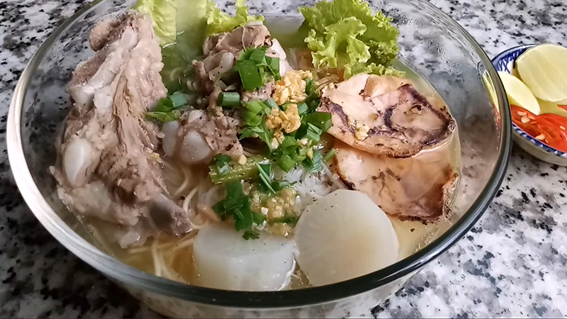 Món hủ tiếu sườn mềm ngon ngọt nước cực ngon