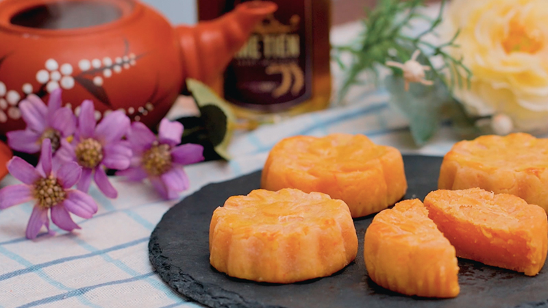 Món bánh trung thu trứng muối phô mai thơm lừng
