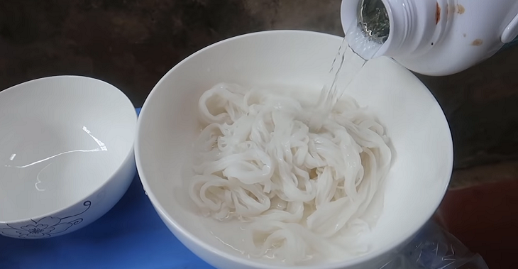 Trụng bánh phở