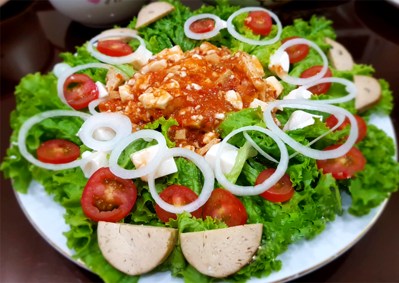 Salad trộn sốt cà chua chay