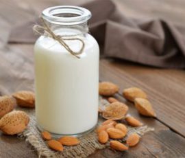 Món sữa óc chó hạnh nhân thơm ngon ngọt mát