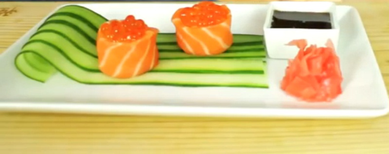 Món sushi cá hồi chuẩn vị Nhật đơn giản tại nhà
