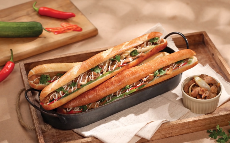 Món bánh mì que thịt cay giòn rụm ngon tuyệt