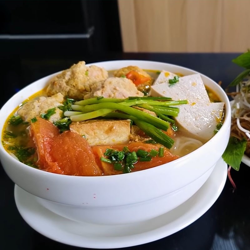 Món bún riêu tôm mới lạ đậm đà cho bữa sáng