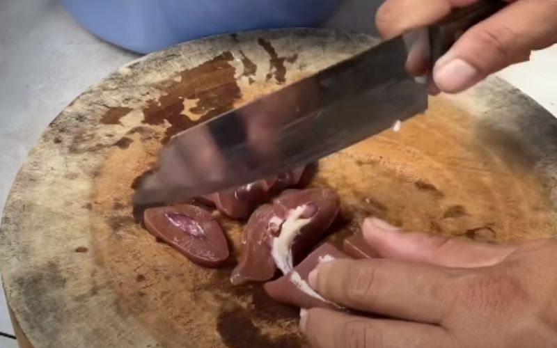 Tim gan thái mỏng rồi chân Chần sơ