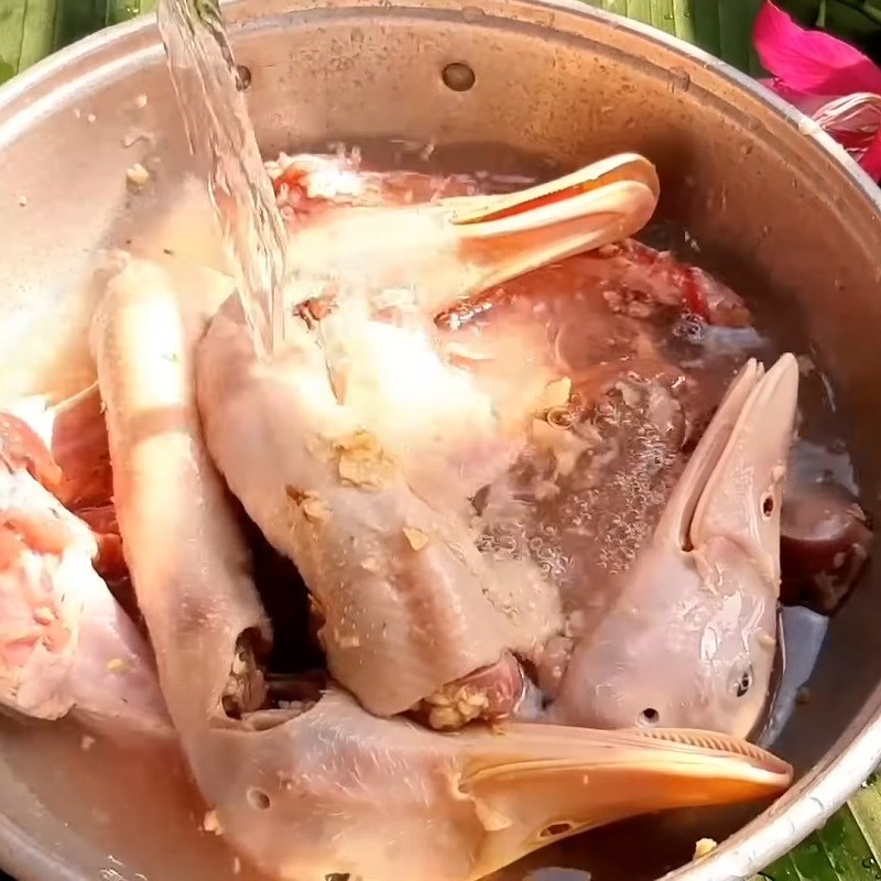 Vịt mua về rửa sạch