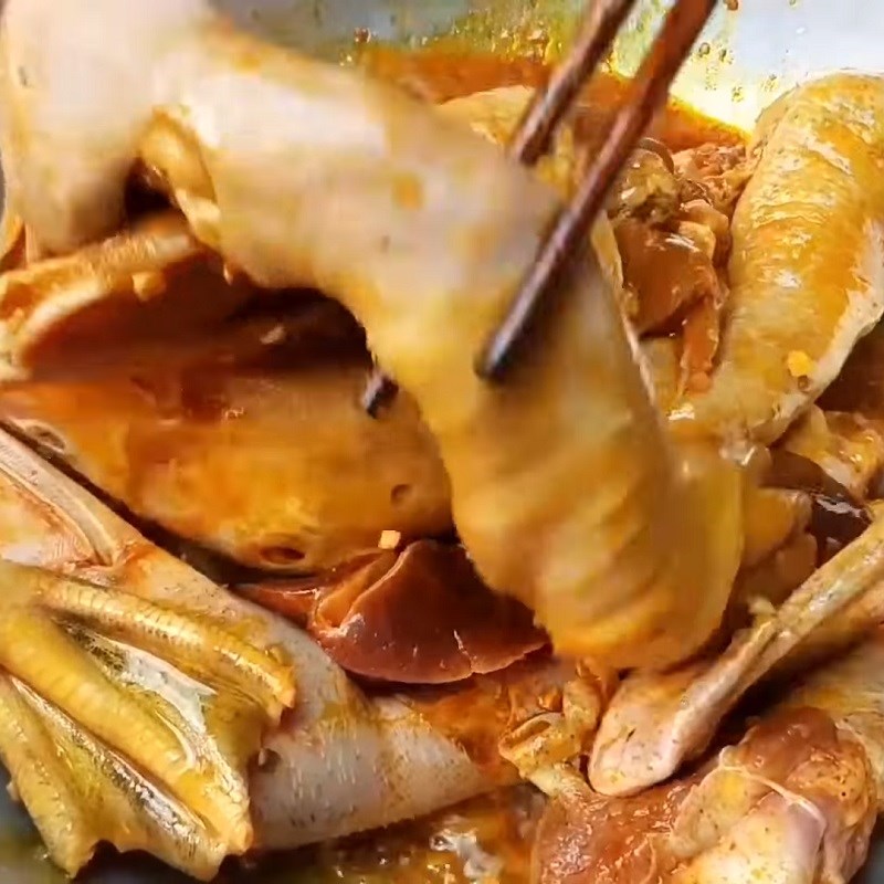 Cho tiếp vịt vào xào săn