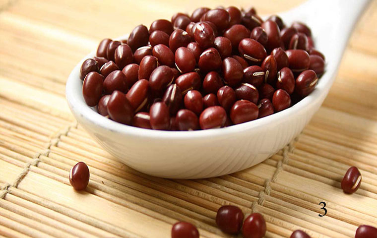 Đậu đỏ rửa sạch phần cám bên ngoài
