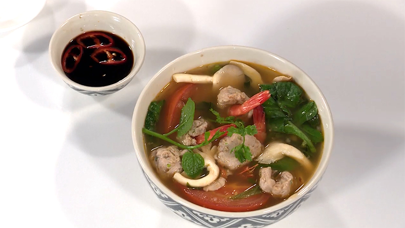 Món canh tôm nấm mồng tơi thanh mát giải nhiệt
