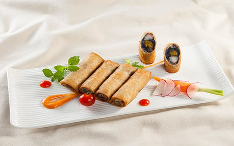 Món chả giò khoai tây trứng muối giòn rụm