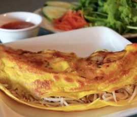 Món bánh xèo hải sản vàng ươm giòn rụm