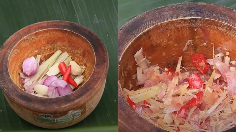 Cho các nguyên liệu gia vị vào cối giã nhuyễn