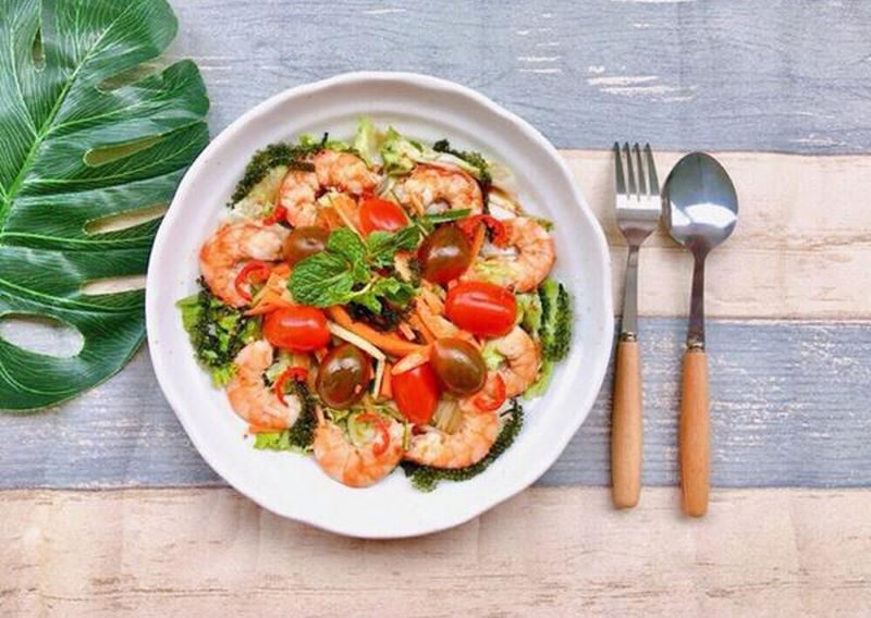 Salad rong nho và tôm tươi