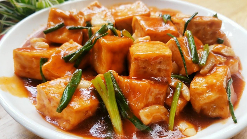 Món đậu hũ sốt tỏi đơn giản mà ngon cơm