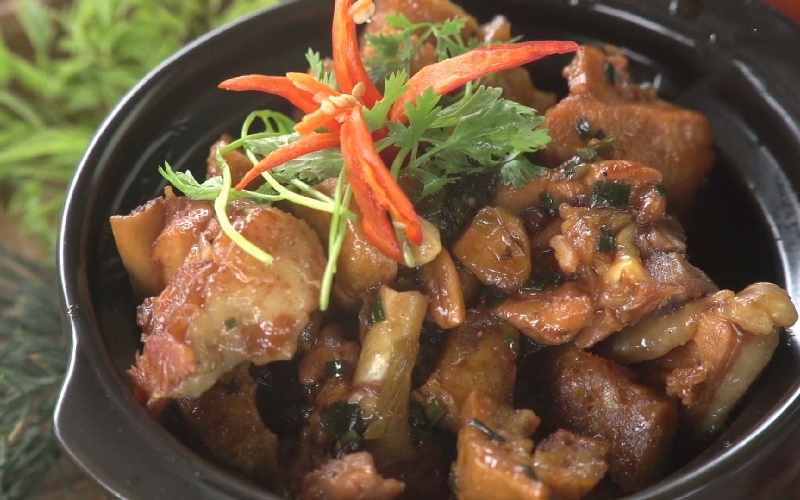 Món gà kho nước tương đậu hũ ngon đậm đà đưa cơm