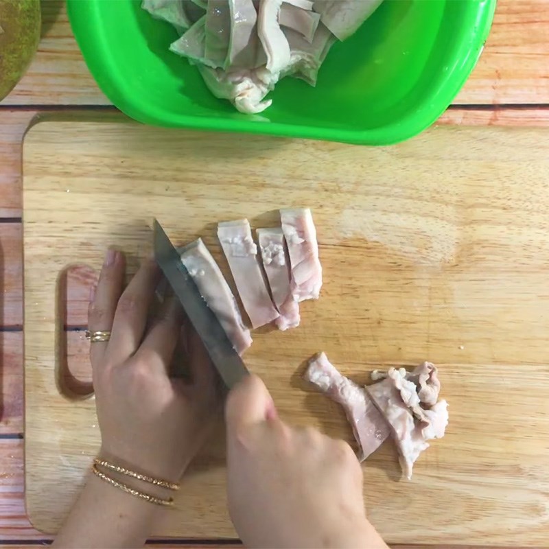 Thái bao tử thành miếng vừa ăn