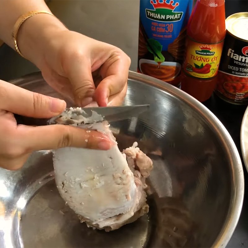 Làm sạch lưỡi heo