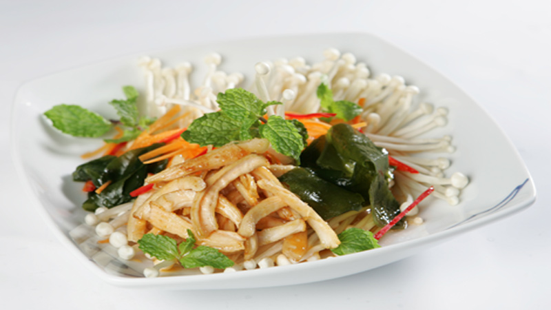 Món mực xào nấm kim châm vừa ngon vừa bổ dưỡng