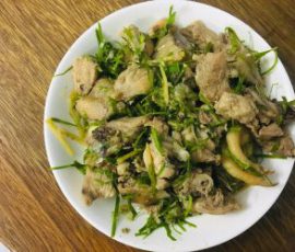 Món thịt gà rang lá chanh thơm lừng hấp dẫn