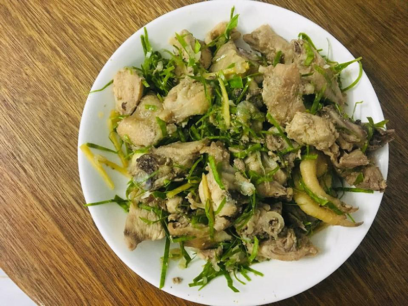 Món thịt gà rang lá chanh thơm lừng hấp dẫn