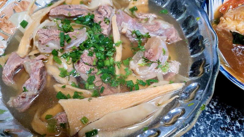 Món bắp bò hầm măng khô mềm ngọt không bị dai