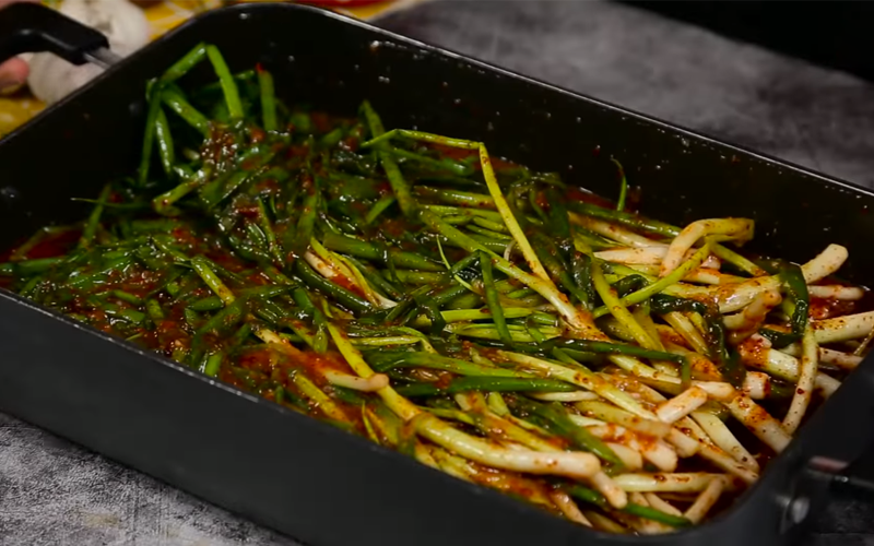 Món kim chi hành lá ngon đậm đà chuẩn vị Hàn Quốc