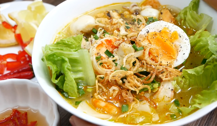 Món bánh canh cua từ bánh phồng tôm độc đáo tại nhà